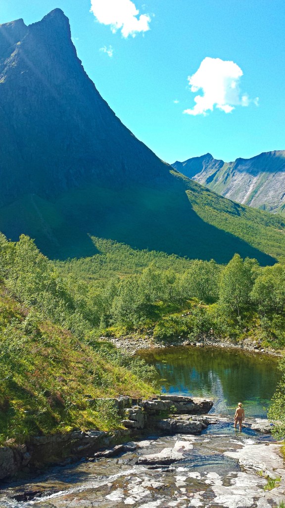 Gopetjønna på Vartdal ligger i vakre omgivelser.