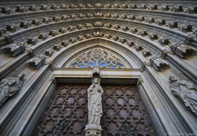 Inngangspartiet i Cathedral de Barcelona.