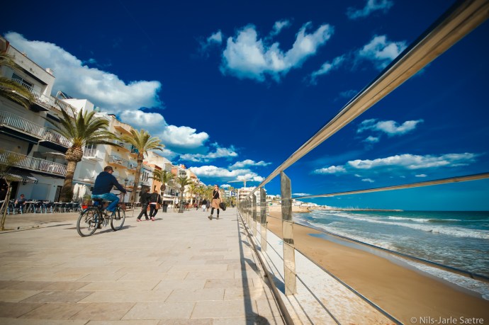 Strandpromenaden i Sitges, 35 kilometer sørvest for Barcelona.