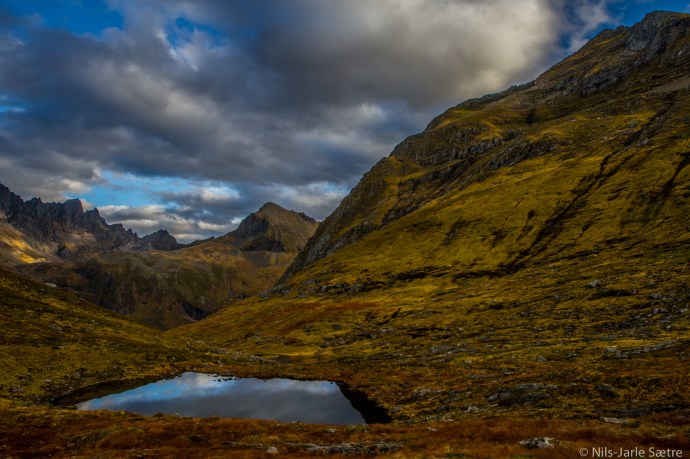 Middagshornet ligger opp til høyre i bildet. Molladalstidene til venstre.