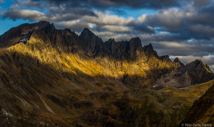 De mektige Molladalstindene.