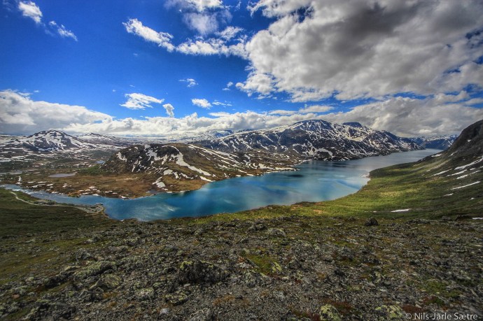 INNBYDENDE: Her ser Gjende varm og innbydende ut, men jeg skal love deg at det vannet var iskaldt.