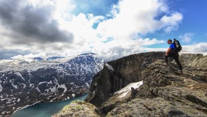 SUG: Det er godt man er litt forsiktig når man ser over kanten.